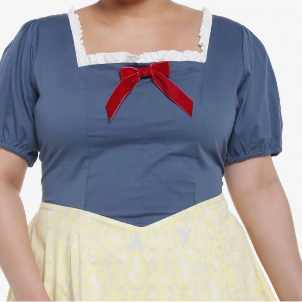 Her Universe Disney Snow White And The Seven Dwarfs Sweetheart Dress Plus Size‎